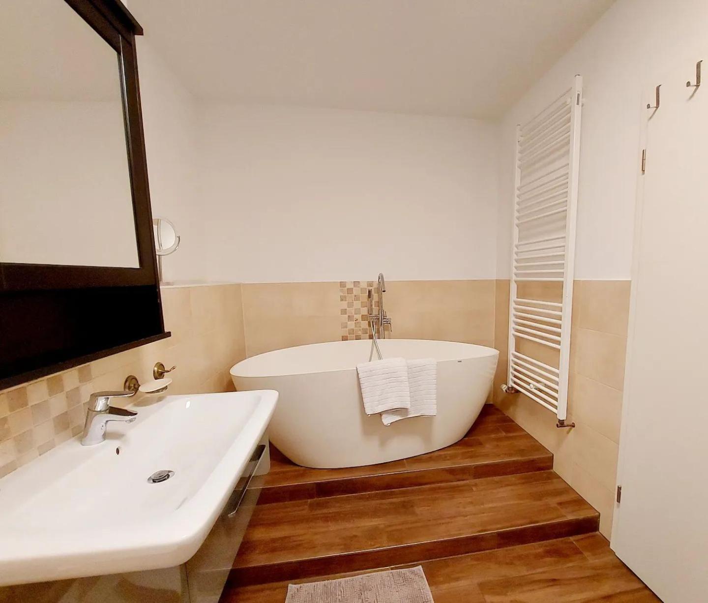 Hochwertige Ferienwohnung Direkt Am Wasser Mit Balkon グライフスヴァルト エクステリア 写真