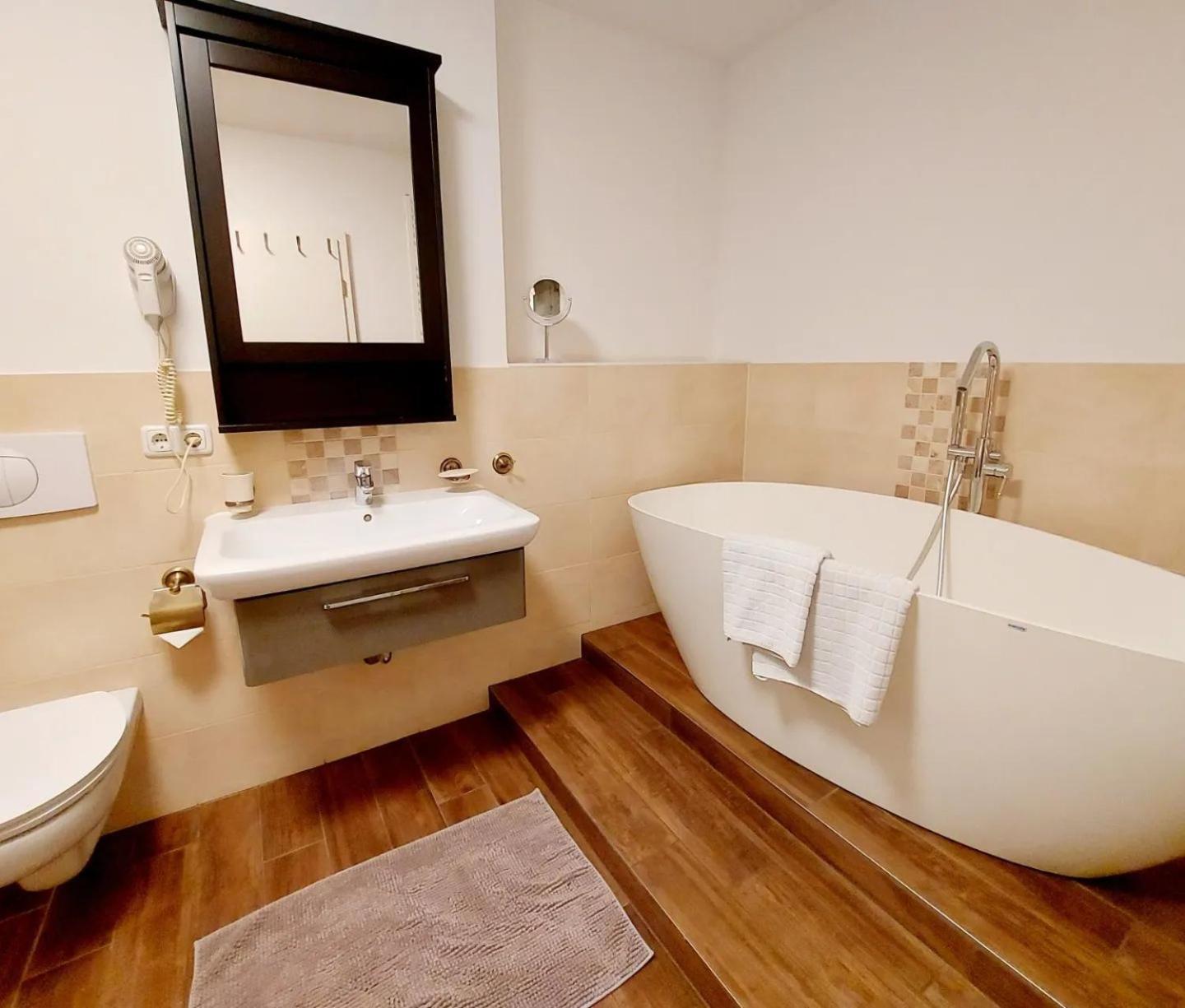 Hochwertige Ferienwohnung Direkt Am Wasser Mit Balkon グライフスヴァルト エクステリア 写真